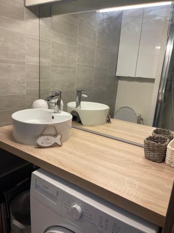 Studio Cabine Vue Mer Et Port Карнон Плаж Екстериор снимка